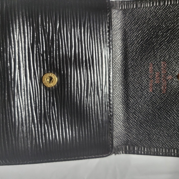 Louis Vuitton Epi Matte Leather Elise bi fold wallet in black. - Picture 8 of 11